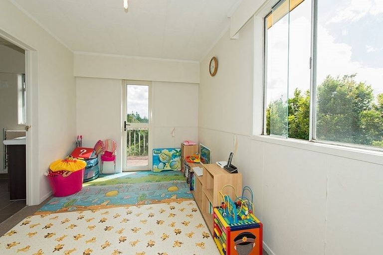 Photo of property in 1016 East Coast Road, Fairview Heights, Auckland, 0630