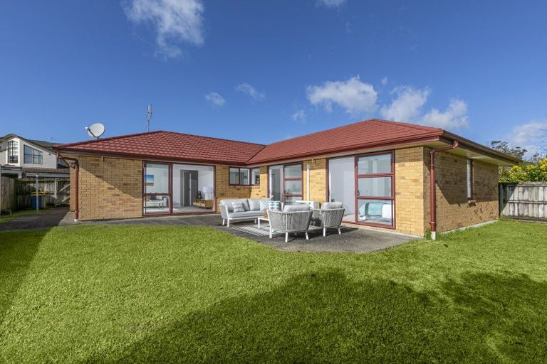 Photo of property in 10 Marbella Crescent, Oteha, Auckland, 0632