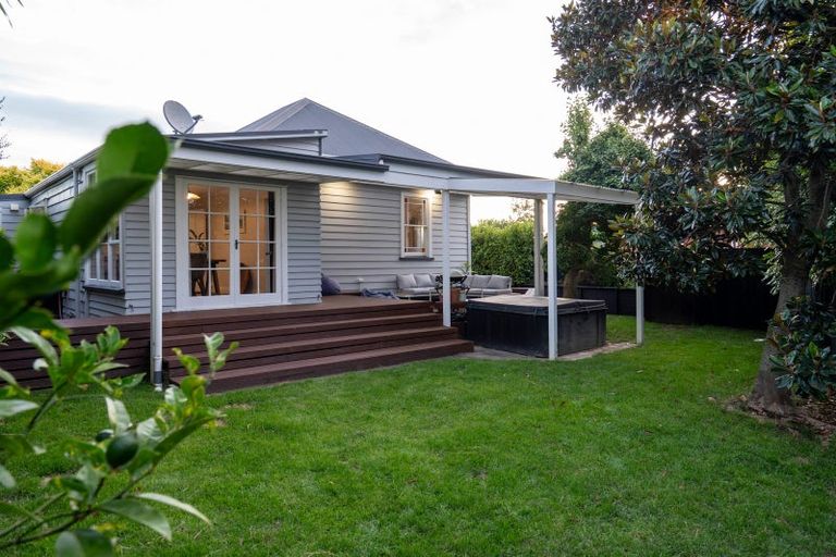 Photo of property in 92 Williams Street, Cambridge, 3434