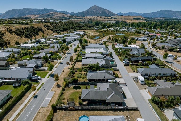 Photo of property in 12 Warbler Lane, Albert Town, Wanaka, 9305