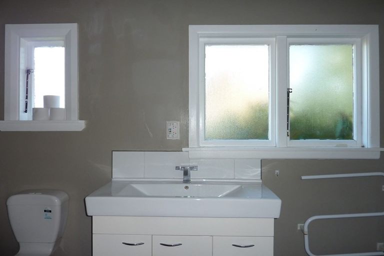 Photo of property in 10 Kendal Avenue, Burnside, Christchurch, 8053