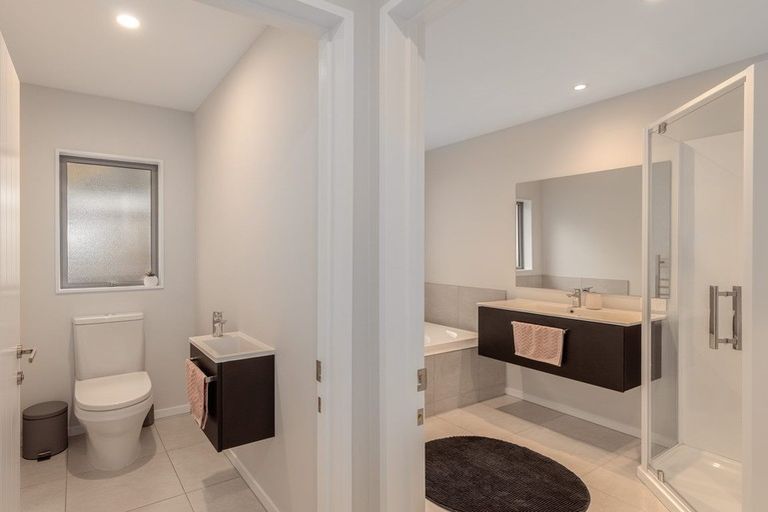 Photo of property in 74a Moncks Spur Road, Redcliffs, Christchurch, 8081