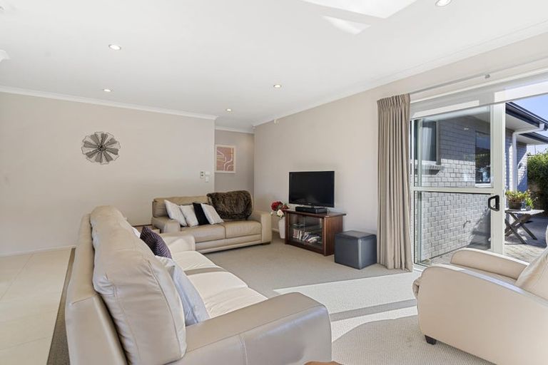 Photo of property in 76 Baverstock Road, Flat Bush, Auckland, 2016