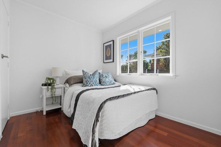 Photo of property in 355 East Coast Road, Mairangi Bay, Auckland, 0630