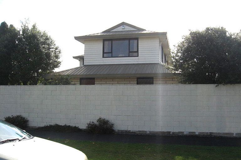 Photo of property in 2/16a Sayers Crescent, Ilam, Christchurch, 8041