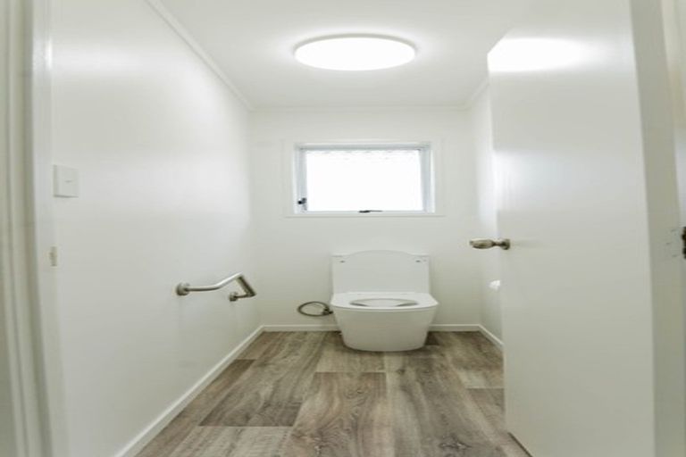 Photo of property in 98 Dalwhinnie Parade, Highland Park, Auckland, 2010