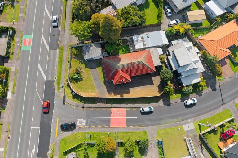 Photo of property in 2a Coniston Avenue, Te Atatu South, Auckland, 0610