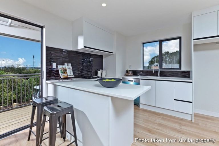 Photo of property in 128 Mcclymonts Road, Oteha, Auckland, 0632