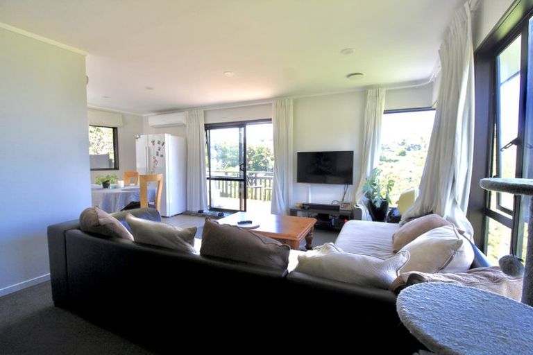 Photo of property in 25a Spenmoor Street, Newlands, Wellington, 6037