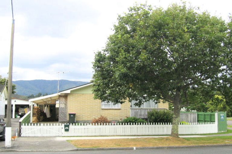 Photo of property in 82 California Drive, Totara Park, Upper Hutt, 5018