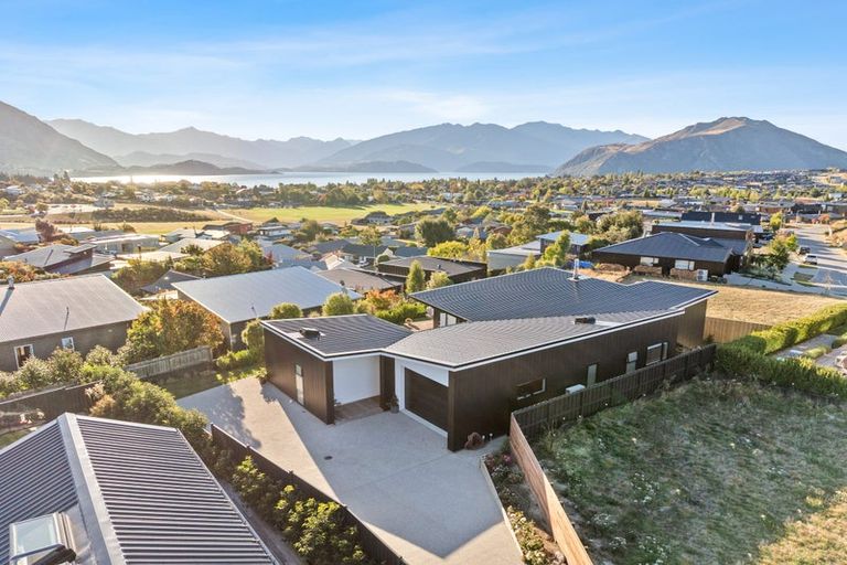 Photo of property in 41 Farrant Drive, Wanaka, 9305
