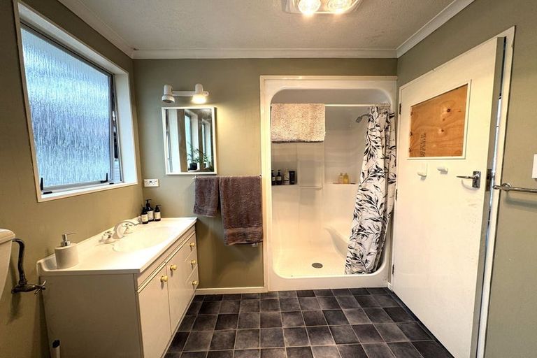 Photo of property in 86 Totara Island Road, Clifton, Balclutha, 9273