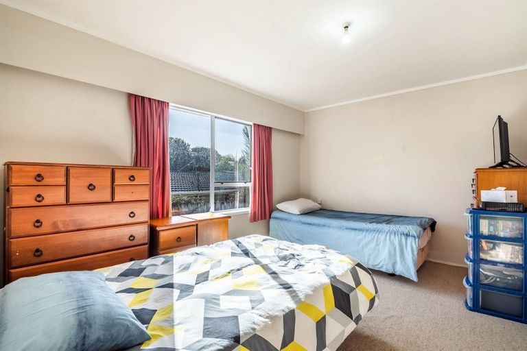 Photo of property in 1/11 Paruru Avenue, Northcote, Auckland, 0627