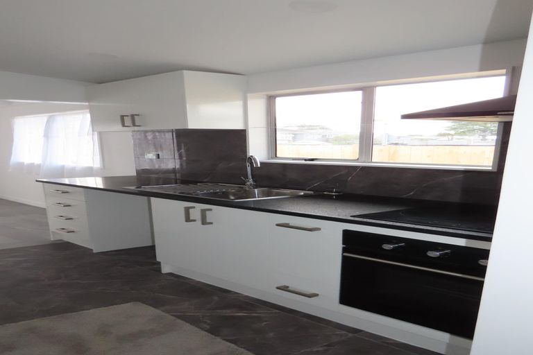 Photo of property in 77 Chichester Drive, Rosehill, Papakura, 2113