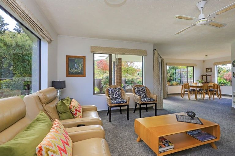 Photo of property in 8 Webb Place, Taradale, Napier, 4112