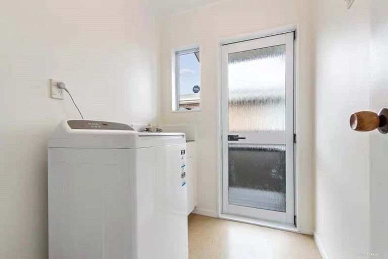 Photo of property in 1/12 Brookfield Road, Te Atatu Peninsula, Auckland, 0610