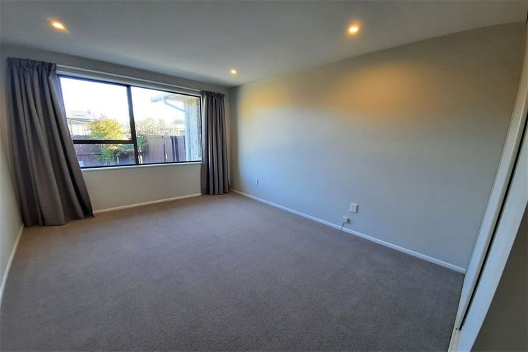Photo of property in 2/115 Prestons Road, Redwood, Christchurch, 8051