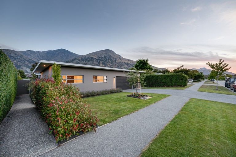 Photo of property in 52 Sylvan Street, Lake Hayes, Queenstown, 9304