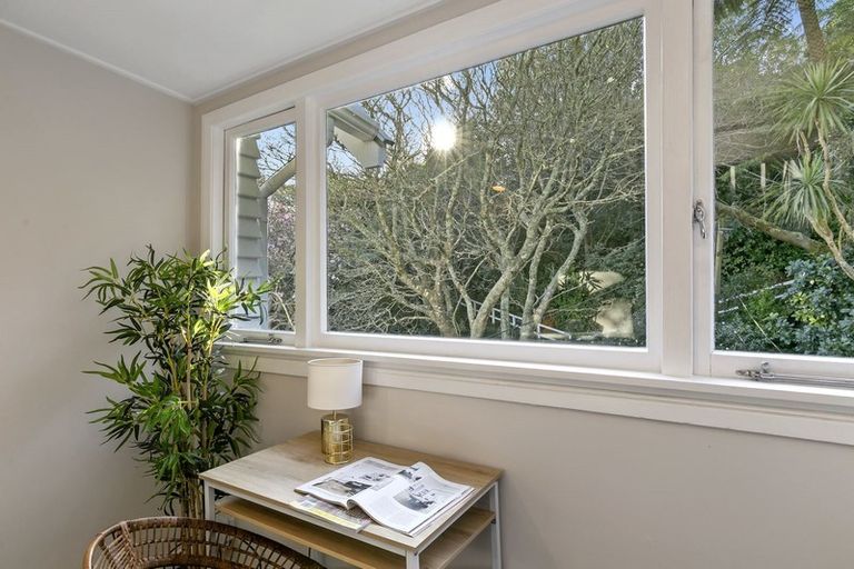 Photo of property in 15 Lower North Terrace, Kelburn, Wellington, 6012