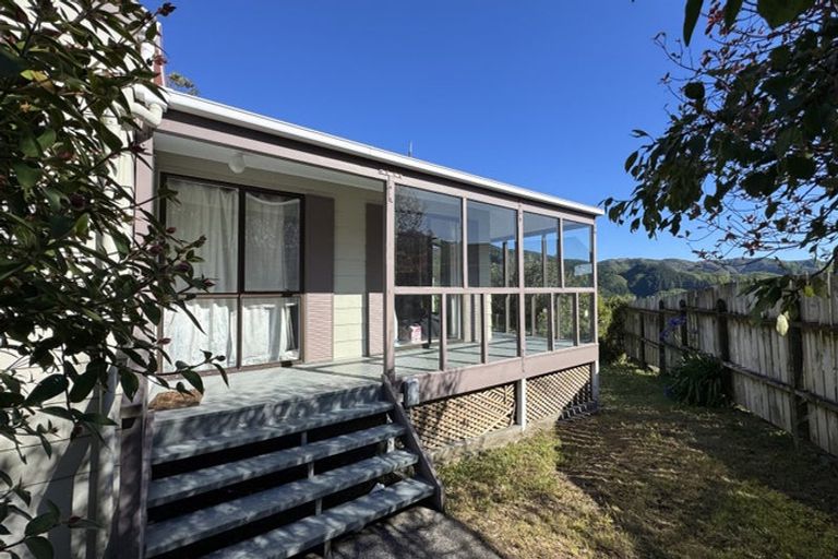Photo of property in 56 Woodhouse Avenue, Karori, Wellington, 6012