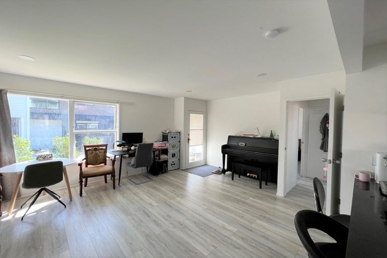 Photo of property in 21d Wells Road, Bucklands Beach, Auckland, 2012