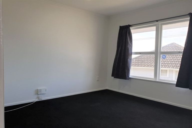 Photo of property in 61 Ocean View Road, Hillcrest, Auckland, 0627