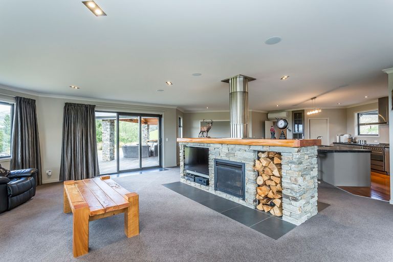 Photo of property in 42 Woodside Road, Woodside, Outram, 9073