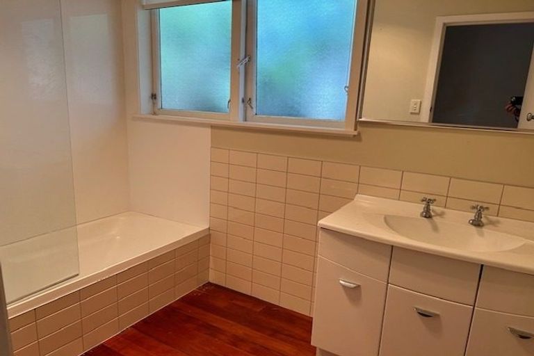 Photo of property in 11 Vaucluse Avenue, Paraparaumu Beach, Paraparaumu, 5032