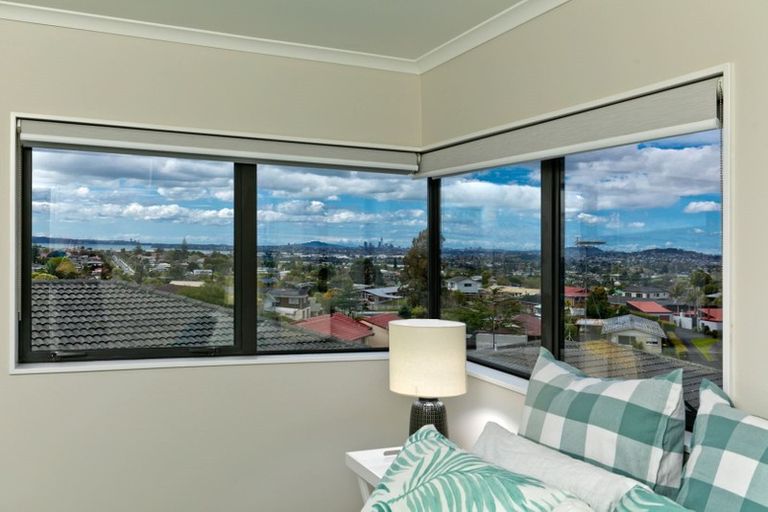 Photo of property in 4223d Great North Road, Glendene, Auckland, 0602