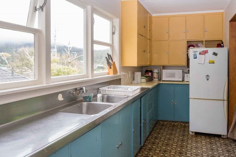 Photo of property in 30a Collier Avenue, Karori, Wellington, 6012