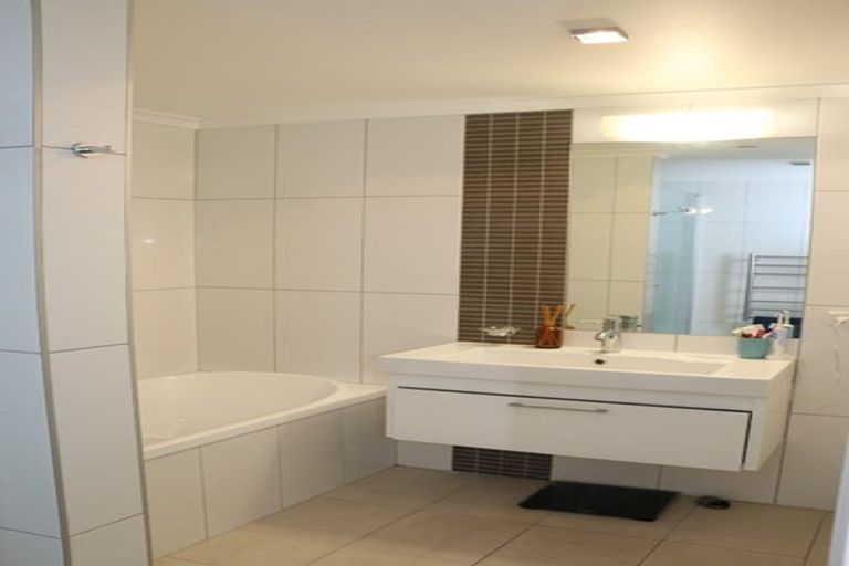 Photo of property in Bellagio Apartments, 5e/39 Taranaki Street, Te Aro, Wellington, 6011