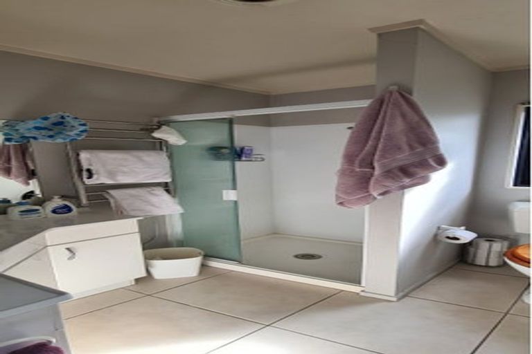 Photo of property in 4a Karamu Street, Te Atatu Peninsula, Auckland, 0610