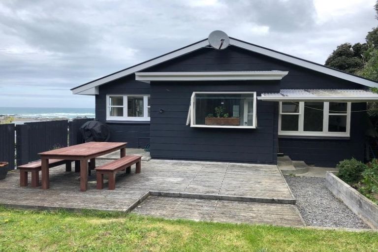 Photo of property in 18 Cave Road, Houghton Bay, Wellington, 6023