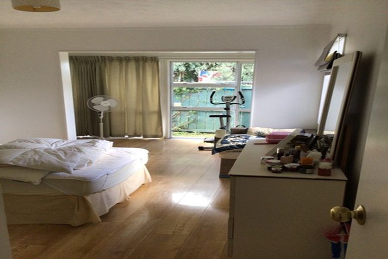 Photo of property in 2/11 Gloria Avenue, Te Atatu Peninsula, Auckland, 0610