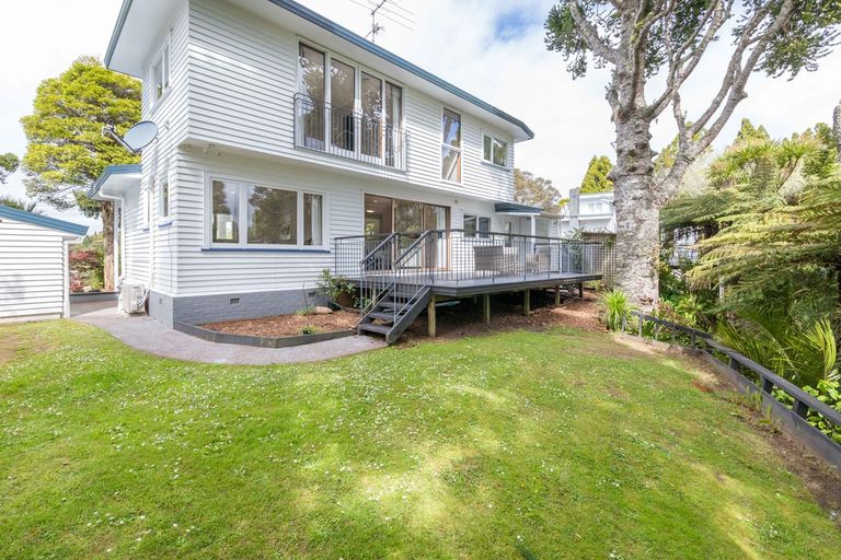 Photo of property in 10 Tawini Road, Titirangi, Auckland, 0604