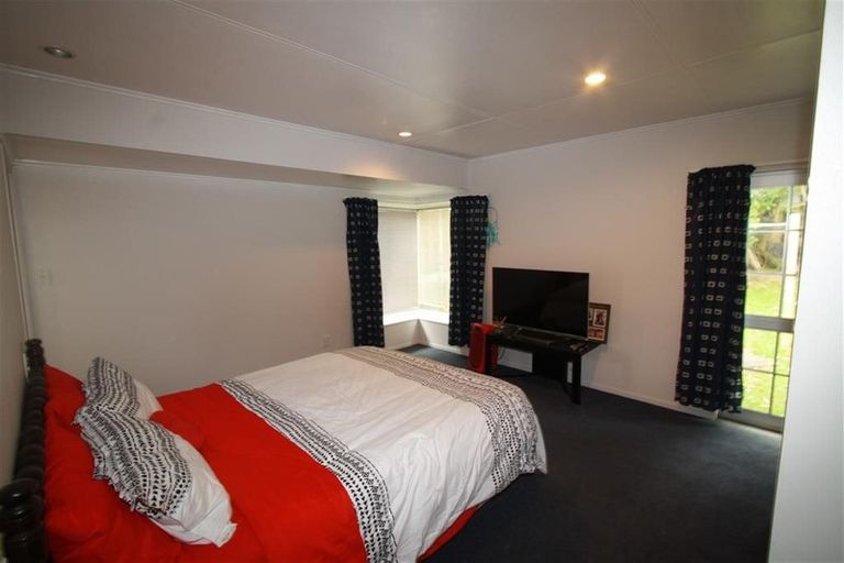 Photo of property in 14 Oawai Place, Marfell, New Plymouth, 4310