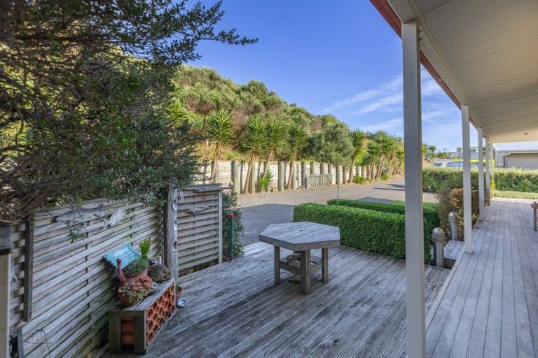 Photo of property in 70 Pourerere Road, Pourerere, Omakere, 4271