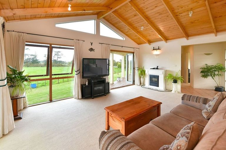 Photo of property in 100 South Head Road, South Head, Helensville, 0874