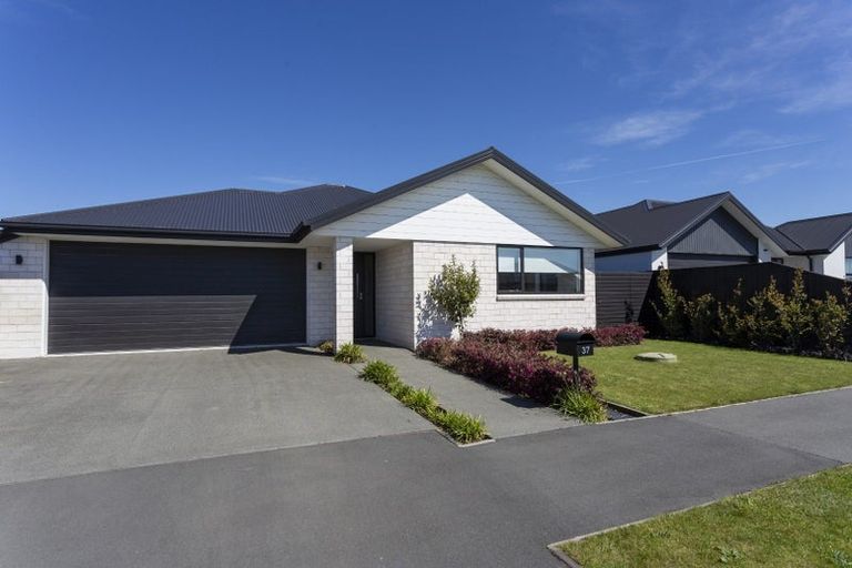 Photo of property in 37 Whitburn Avenue, Halswell, Christchurch, 8025