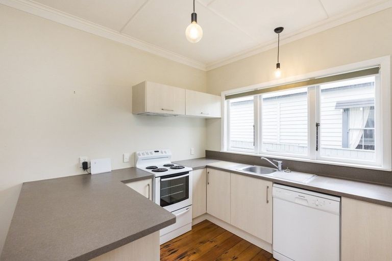 Photo of property in 47 Knowles Street, Terrace End, Palmerston North, 4410