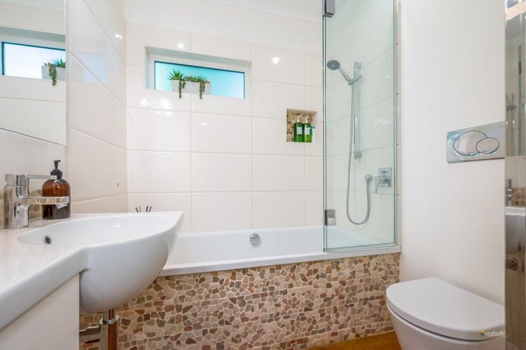 Photo of property in 71 Maungaraki Road, Korokoro, Lower Hutt, 5012