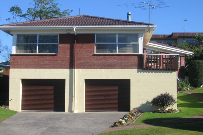 Photo of property in 16 Coulthard Terrace, Opaheke, Papakura, 2113