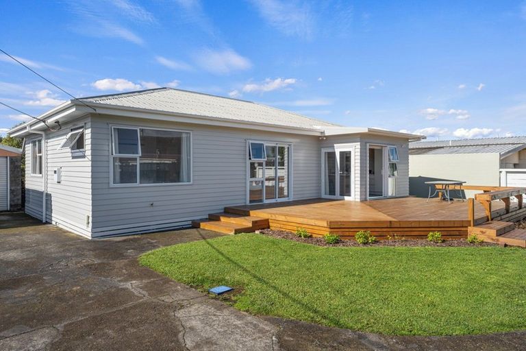 Photo of property in 51b Omata Road, Marfell, New Plymouth, 4310