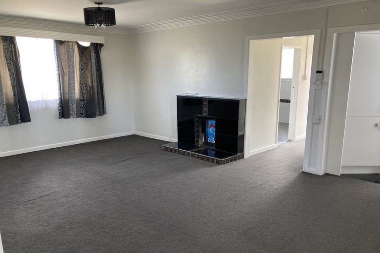 Photo of property in 305 Richardson Road, New Windsor, Auckland, 1041