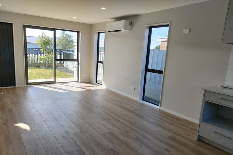 Photo of property in 1/30 West Coast Road, Glen Eden, Auckland, 0602