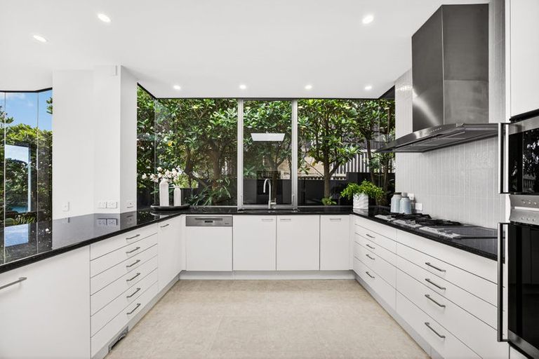 Photo of property in 19 Bournemouth Terrace, Murrays Bay, Auckland, 0630