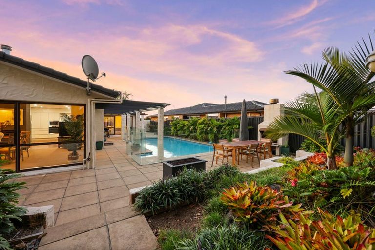 Photo of property in 188 Prince Regent Drive, Farm Cove, Auckland, 2012