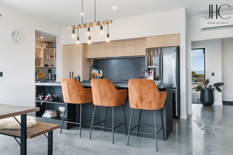 Photo of property in 6 Cassidy Way, Springvale, Alexandra, 9391