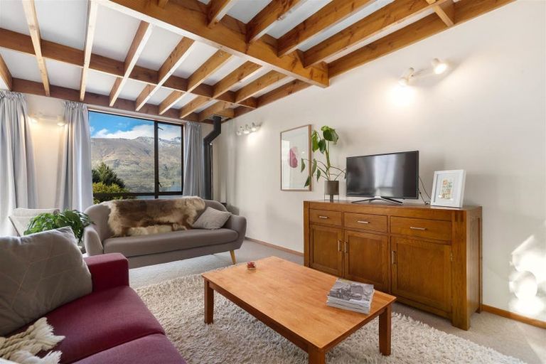 Photo of property in 1/4 Sainsbury Road, Fernhill, Queenstown, 9300