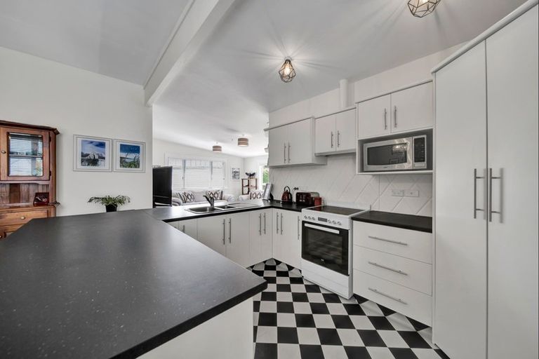 Photo of property in 128 Miranda Street, Stratford, 4332